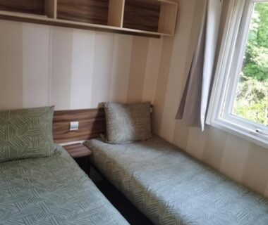 Chambre avec deux lits simples dans le mobil home La Margotine Mobil Home Cosy Plage et Dunes Camiers