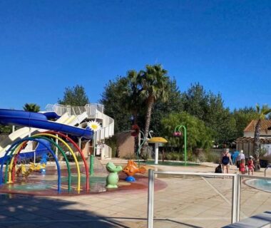 Piscine et toboggans aquatiques au camping La Parenthèse