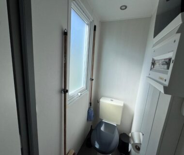 WC compact dans l'hébergement de La cabane de Lise
