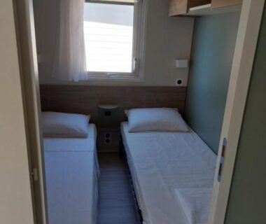 Chambre avec deux lits simples dans L'arbre perché