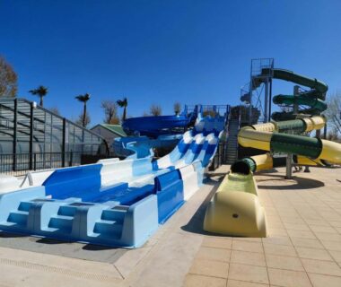 Toboggans et glissades au camping Le Mobilhome Douillet climatisé 5 pers en camping proche plage 2 SDB 2 WC