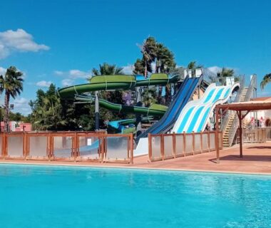 Piscine et toboggans aquatiques au camping Loue mobil home 4-6 personnes Torreilles