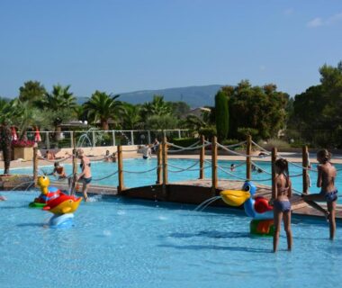 Luxe chalet voor 5 personen op Camping Leï Suves – JoyCasa