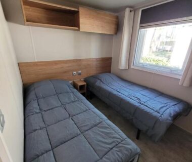Chambre avec deux lits simples dans le MH 170 MAGNIFIQUE 2 chambres