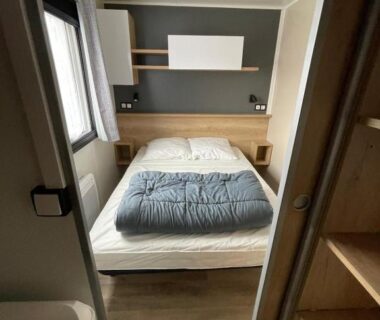 Chambre avec lit double dans le MH 314 GRAND 3 chambres et 1 salle de bain