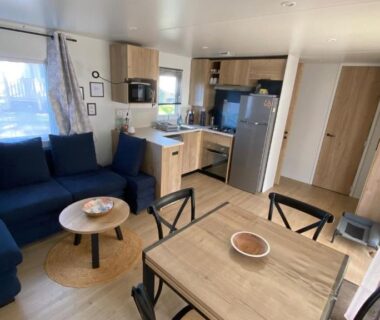 Séjour avec canapé et coin repas du MH 542 Spacieux 40m2