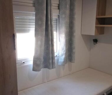Intérieur chambre avec lit simple et rangement du MH239 BORA BORA 3ch et 1sdb