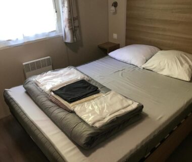 Chambre avec lit double et linge plié du MH6PERS-3CH-2sdb-WIFI garantie-lave vaisselle-lits faits -tout confort