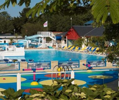 Espace piscine extérieur avec jeux et toboggans au MH6PERS-3CH-2sdb-WIFI garantie-lave vaisselle-lits faits -tout confort