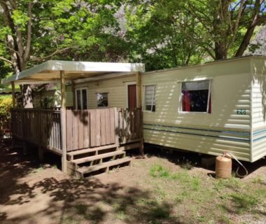 Mobil home avec terrasse ombragée au MOBIL HOME CAMPING 3***