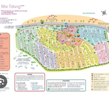 Carte du camping montrant emplacements et bord de mer du Mar Estang Siblu