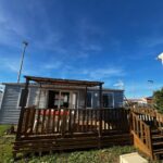Terrasse en bois devant mobil home Mobil Home 014 climatisé -camping port la nouvelle 3Ch- 6 personnes