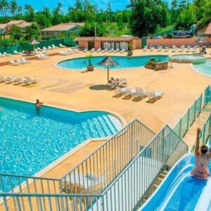 Piscine et toboggans extérieurs au Mobil Home 4 6 pers climatisé Camping Eurolac