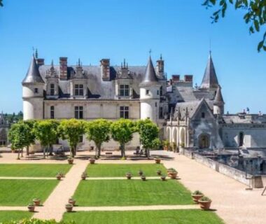 Bord de Loire avec château et jardins au Mobil-Home 4 étoiles avec piscine proche de Blois