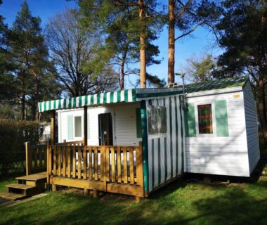 Mobil home sur terrasse en bois au Mobil Home 4 pers proche Puy du Fou et Montaigu (Vendée 85)