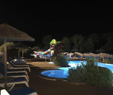 Piscine éclairée la nuit au camping Mobil Home 4 places 2 chambres