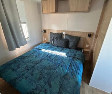 Chambre avec lit double dans le Mobil-Home 419 Camping Lac des rêves Siblu 3ch 40m2 MER