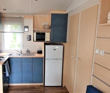 Cuisine équipée au Mobil Home 5pers proche EUROPA PARK dans Camping 3étoiles