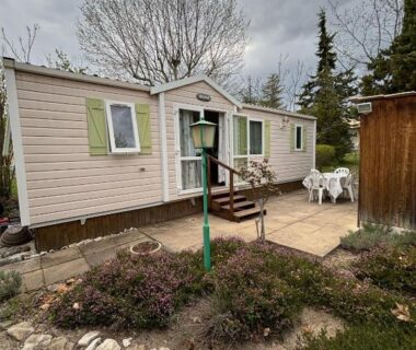 Terrasse et jardin devant le mobil-home Mobil-Home