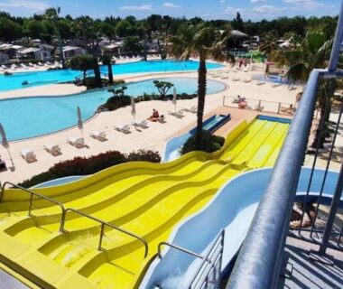 Espace aquatique avec toboggans et bassins au Mobil Home 6 pers à Vias Plage