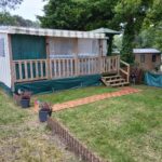 Terrasse couverte et pelouse devant le Mobil-Home Cosy 4-6p Calme et Detente