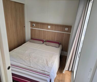 Chambre double dans le mobil-home La Carabasse