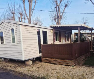 Terrasse couverte devant le mobil-home du Mobil-Home Le Dahlia-MH34