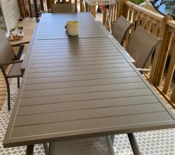Terrasse couverte avec table à manger du Mobil-Home Les Terrasses Vias Plage