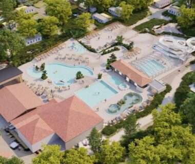 Complexe aquatique avec piscines et toboggans au Mobil Home Premium Camping Mayotte 5 CLIM TV LV R096