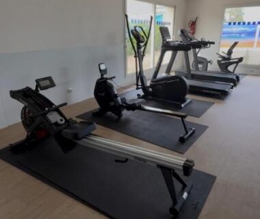 Salle de fitness avec rameur et tapis de course du Mobil Home SIBLU VALRAS PLAGE