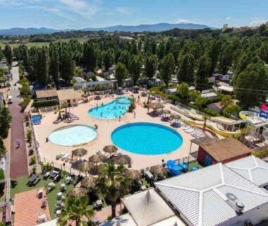 Piscines et solarium vus du ciel au Mobil-Home Victory Camping Siblu 4****