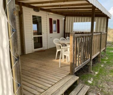 Mobil Home avec spacieuse terrasse à Meschers proche de Royan
