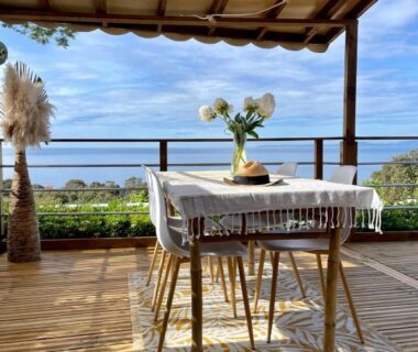Terrasse avec table et vue mer du Mobil Home superbe Vue Mer St Raphaël