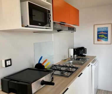 Coin cuisine équipé dans le Mobil Home superbe Vue Mer St Raphaël