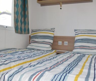 Chambre avec lits jumeaux dans le Mobil Home tout confort 6 personnes avec wifi
