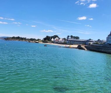 Côte et eau turquoise en Finistère du Mobil-home 28 m2 2 chambres et terrasse