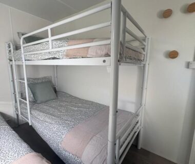 Chambre avec lits superposés dans le mobil home 4-6 personnes à Messanges