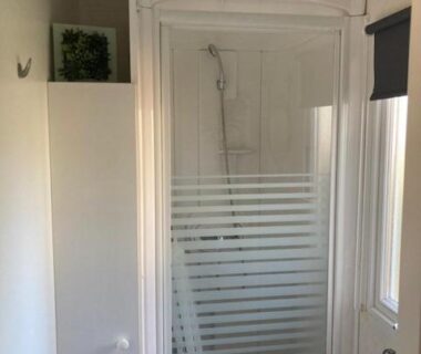 Salle d'eau cabine douche dans le Mobil home 4 personnes Plein cœur de la Vendée proche Parc du PUYDUFOU