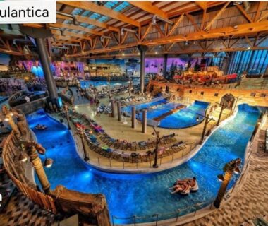 Piscine couverte avec rivière lente et toboggans au Mobil home 5 pers proche d'Europa Park E020