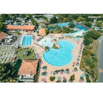 Complexe aquatique avec piscines et transats au Mobil home 502 Gastes