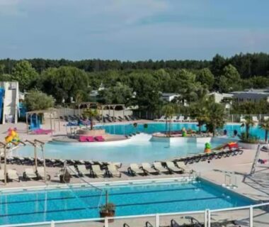 Piscines et toboggans au camping au bord du Lac de Biscarrosse Mobil home 532