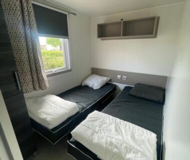 Chambre avec lits simples dans le Mobil home 6-8pers Le lac des rêves