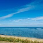 Plage et mer calmes vues depuis le Mobil home 6 à 8 personnes