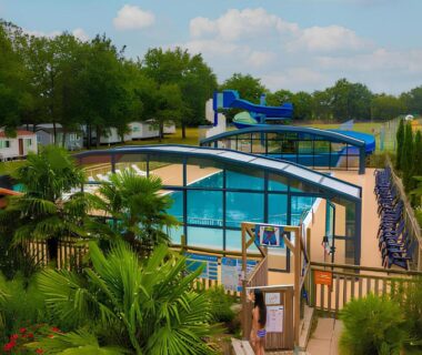 Piscine du camping avec toboggan au Mobil-home 6 pers proche Puy duFou