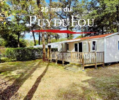 Emplacement boisé avec mobil-home et terrasse au Mobil-home 6 personnes proche Puy du Fou