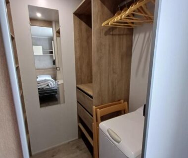 Dressing et rangements dans le mobil home 6 personnes 3 chambres