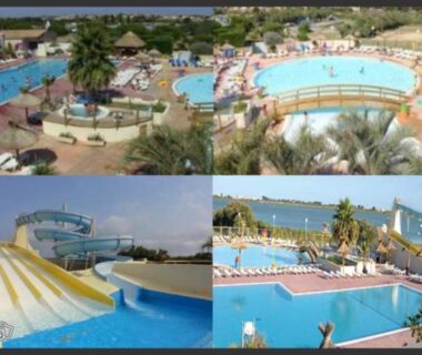 Espace aquatique avec piscines et toboggans au mobil-home MH-A026 du Camping LE LAC DES RÊVES 4 étoiles
