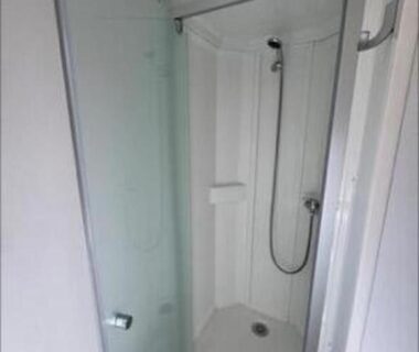Cabine de douche dans le Mobil home Mon Oasis de rêves Les Palmiers
