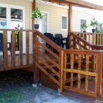 Terrasse en bois avec escalier du Mobil-home Narbonne-Plage