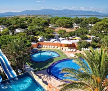 Piscines et toboggans aquatiques au bord de la mer du Mobil- home Ohana Mar Estang